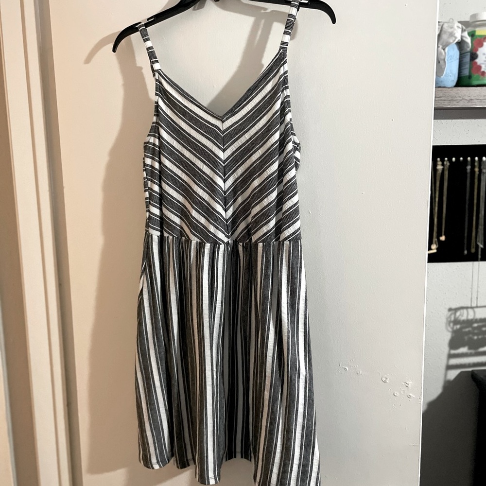 Universal Threads Black and White Strappy Dress - Size XL
